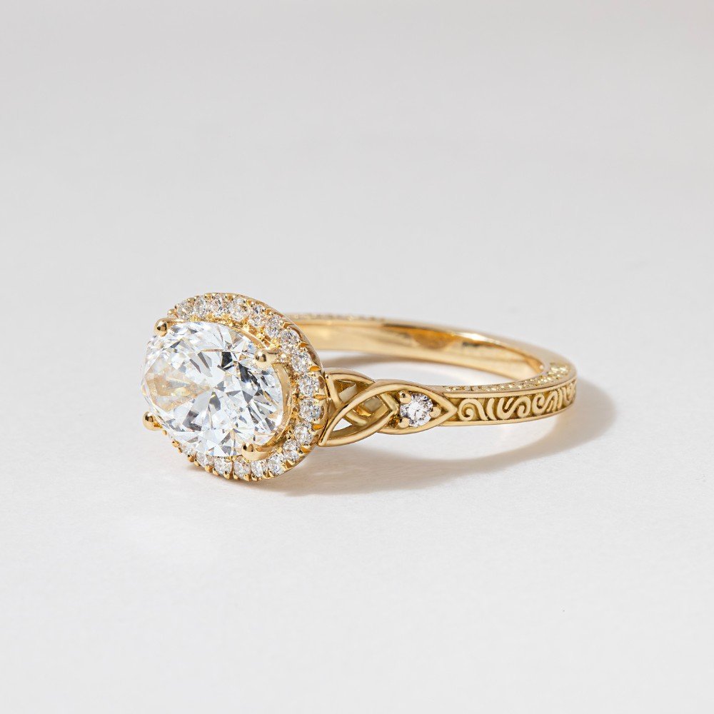 9 Carat Diamond on Finger: A Sparkling Expression of Elegance